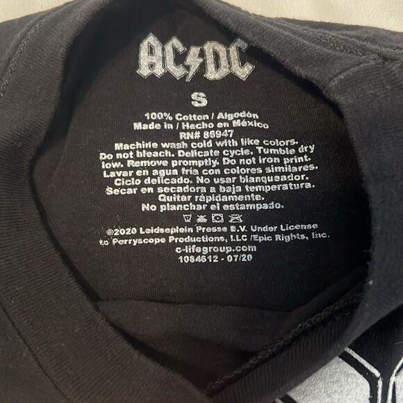 AC/DC Back in Black distressed size small short sleeve T-Shirt EUC - Picture 4 of 6